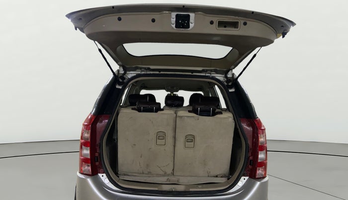 2017 Mahindra XUV500 W6, Diesel, Manual, 94,851 km, Boot Door Open