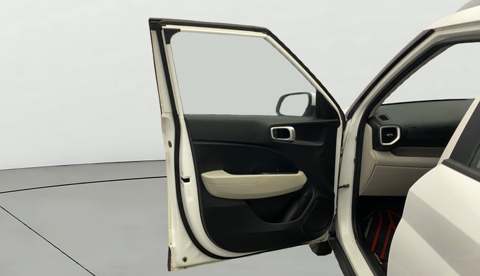 2022 Hyundai VENUE SX 1.2 PETROL, Petrol, Manual, 33,433 km, LHS Front Door