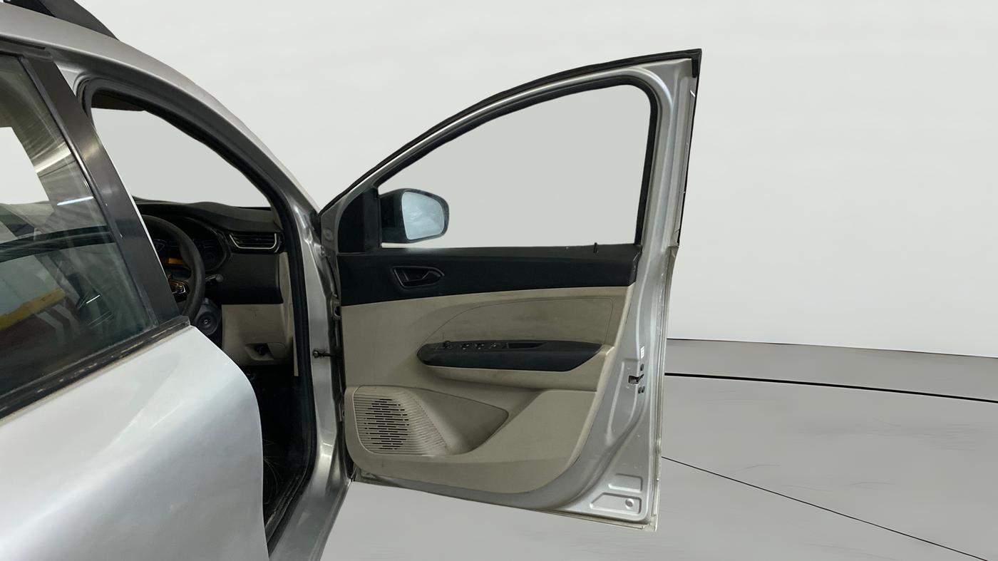 2022 Renault TRIBER RXT, Petrol, Manual, 96,018 km, RHS Front Door