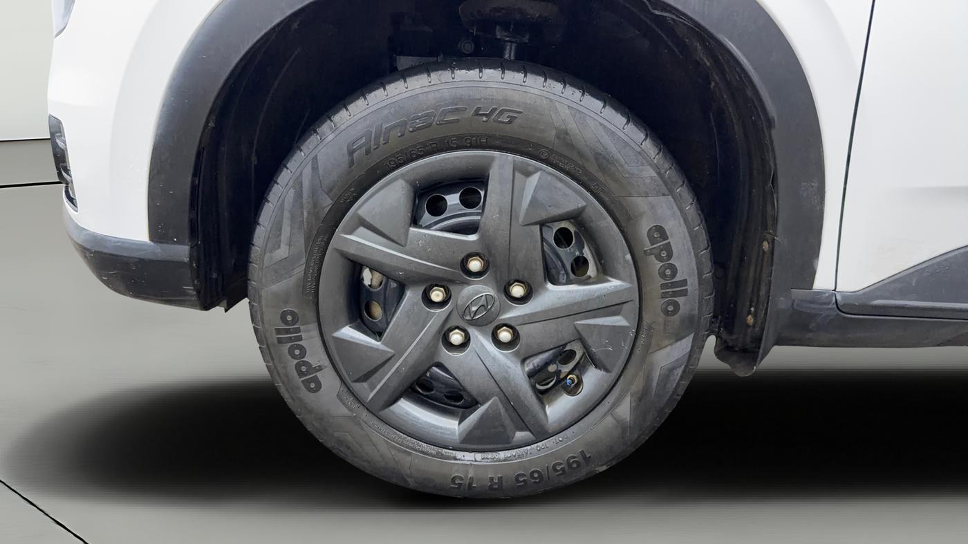 2024 Hyundai VENUE S(O) 1.2, CNG, Manual, 31,830 km, Left Front Wheel