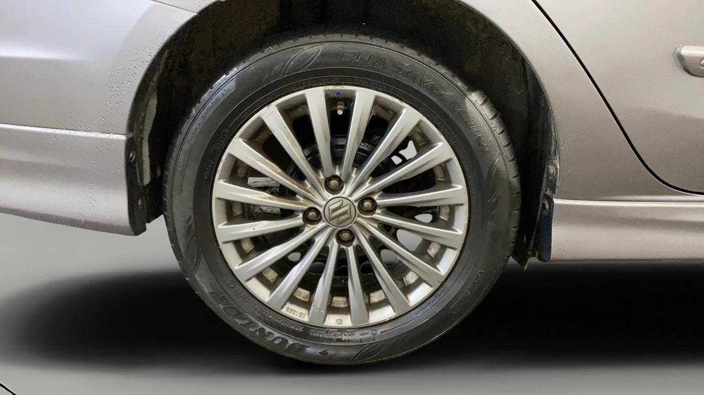 2016 Maruti Ciaz ZXI+ RS, Petrol, Manual, 76,161 km, Right Rear Wheel