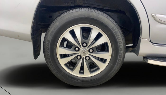 2015 Toyota Innova 2.5 VX 8 STR, Diesel, Manual, 1,02,630 km, Right Rear Wheel
