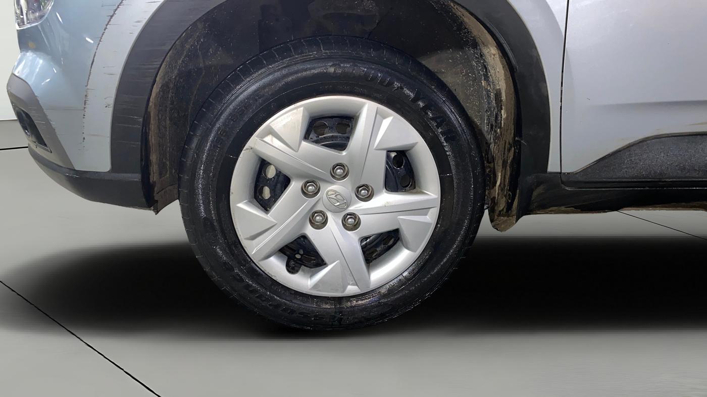 2021 Hyundai VENUE S+ 1.2, Petrol, Manual, 8,760 km, Left Front Wheel