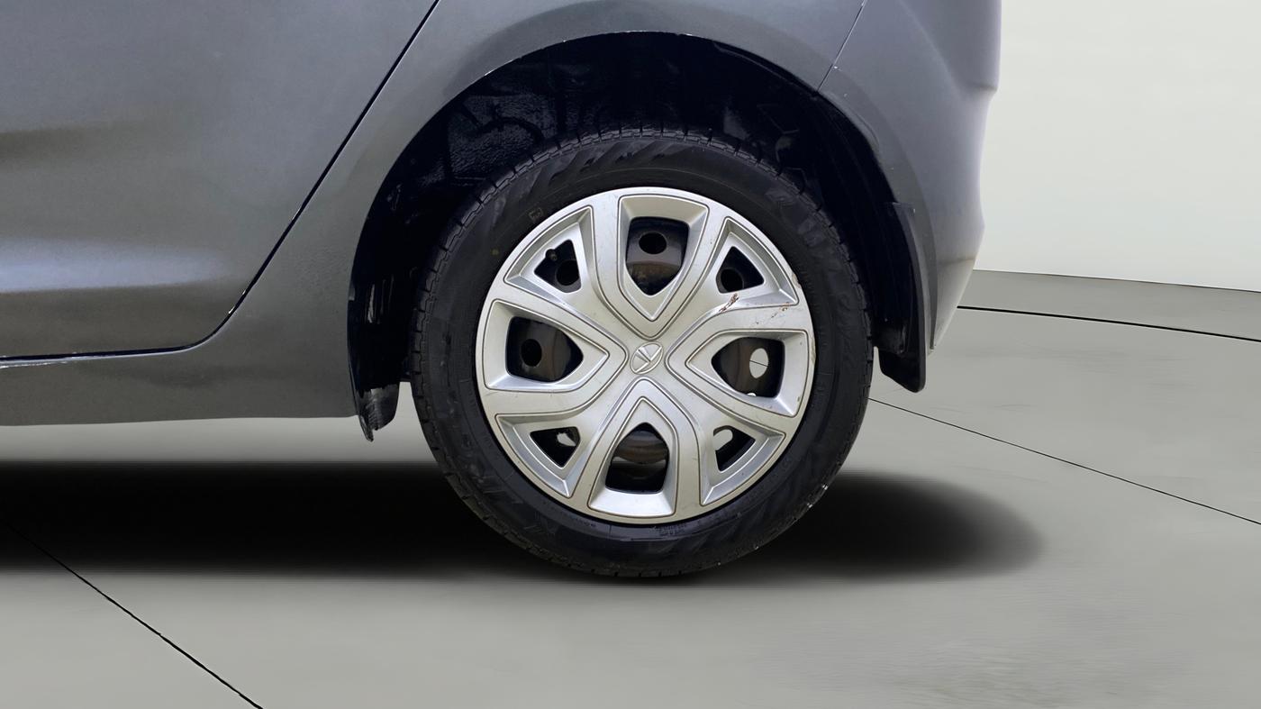 2020 Tata ALTROZ XT PETROL, CNG, Manual, 70,603 km, Left Rear Wheel