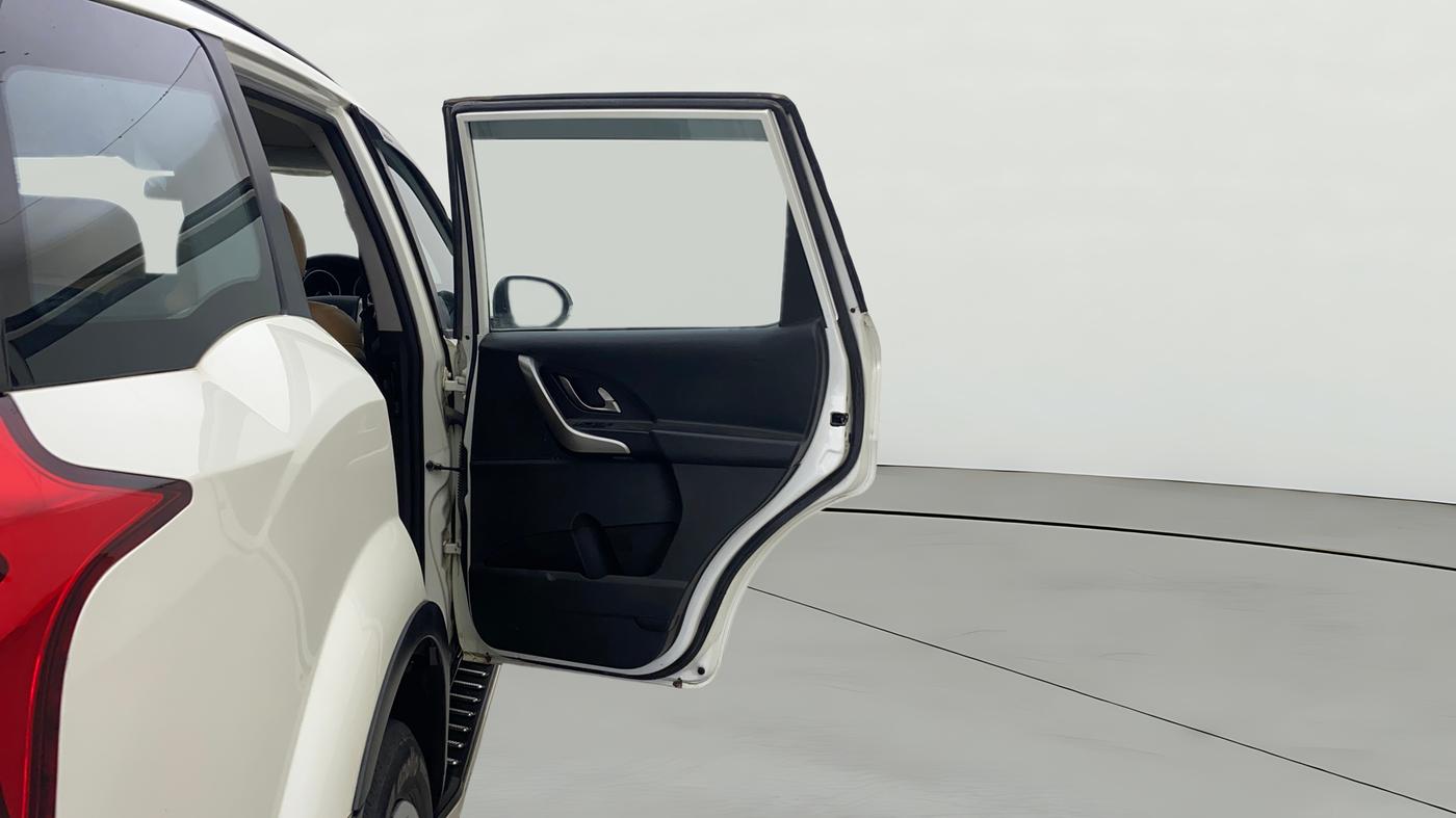2020 Mahindra XUV500 W7, Diesel, Manual, 79,758 km, RHS Rear Door