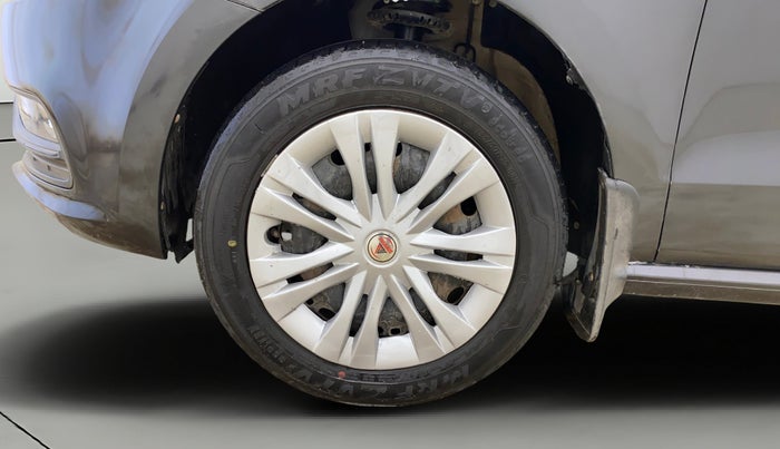 2015 Volkswagen Polo COMFORTLINE 1.2L, Petrol, Manual, 88,060 km, Left Front Wheel