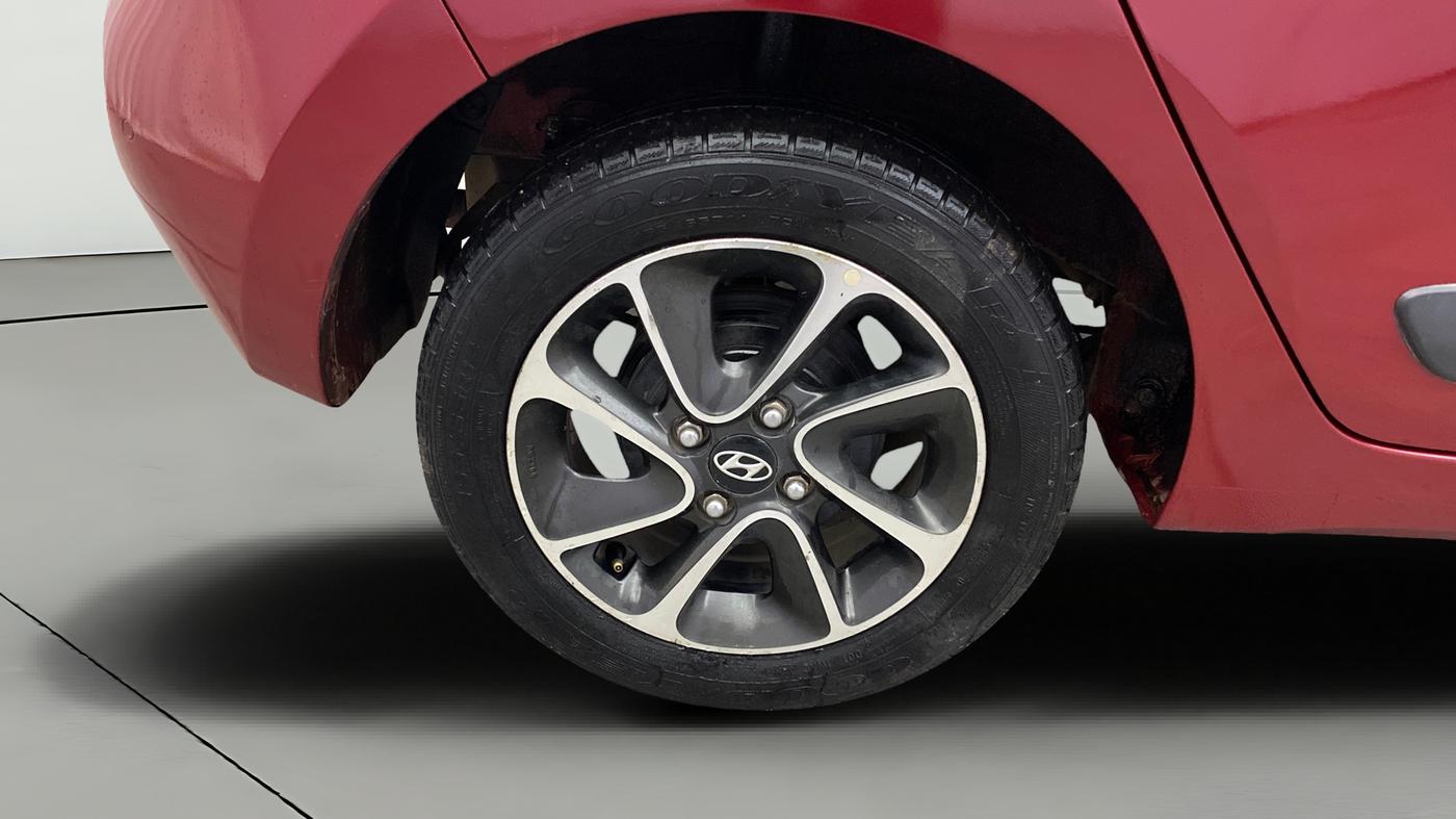 2017 Hyundai Grand i10 SPORTZ (O) AT 1.2 KAPPA VTVT, Petrol, Automatic, 1,08,807 km, Right Rear Wheel