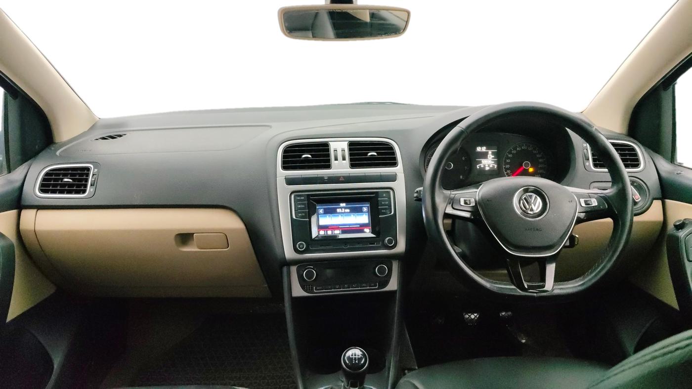 2016 Volkswagen Ameo HIGHLINE1.2L, Petrol, Manual, 59,833 km, Dashboard