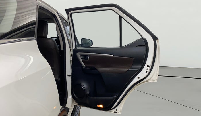 2018 Toyota Fortuner 2.8 4X2 AT, Diesel, Automatic, 52,828 km, RHS Rear Door