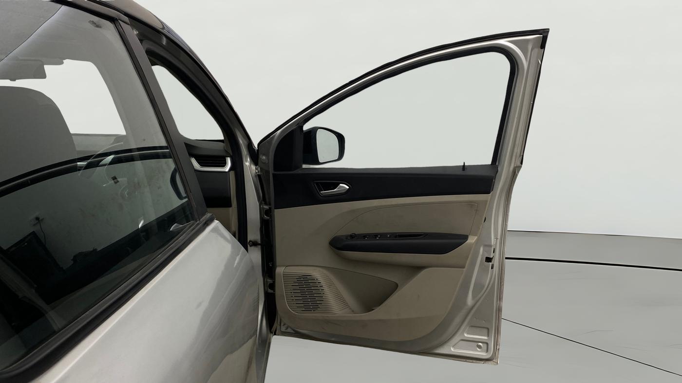2022 Renault TRIBER RXZ, Petrol, Manual, 53,226 km, RHS Front Door