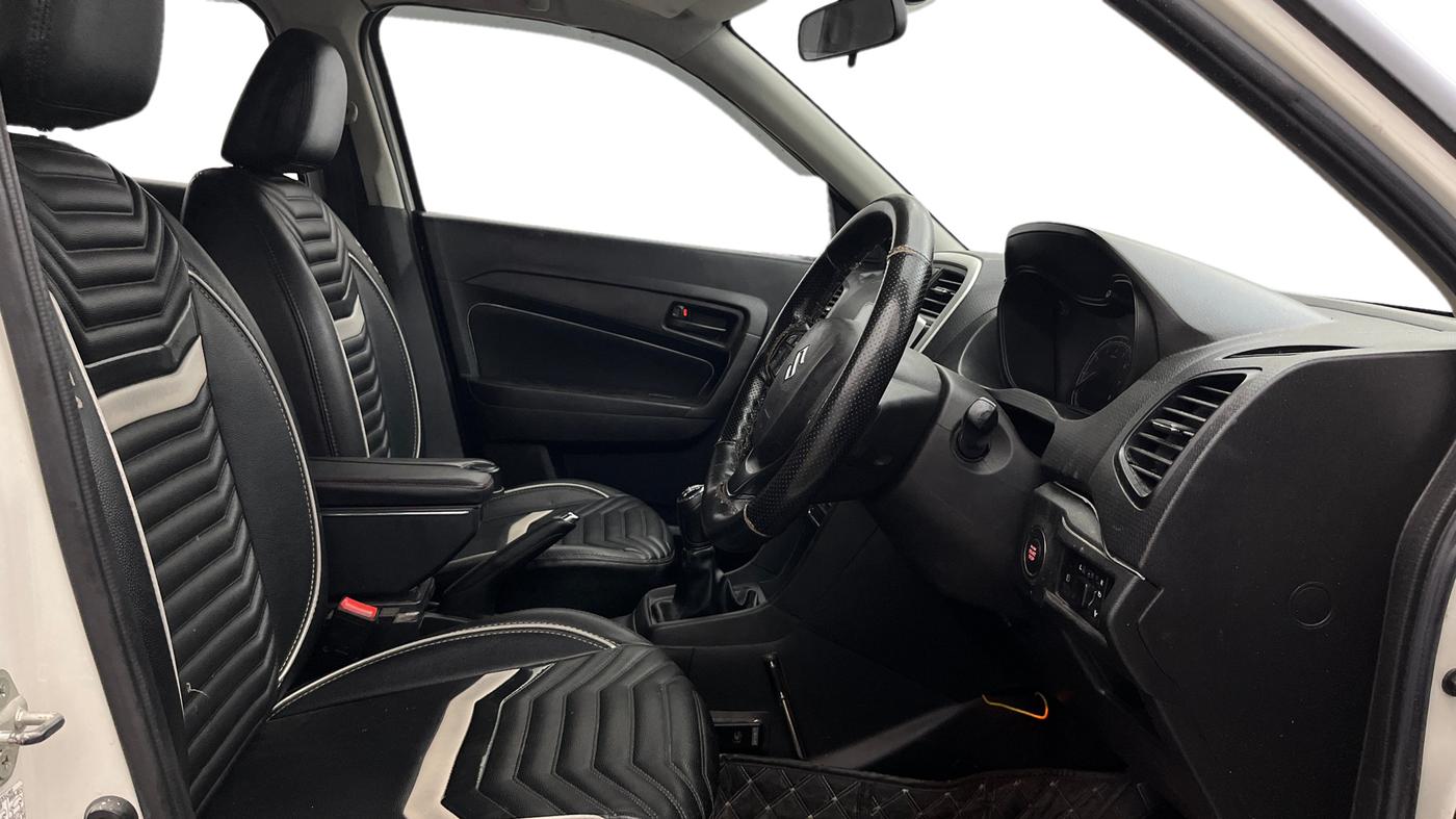 2020 Maruti Vitara Brezza VXI, Petrol, Manual, 57,447 km, Right Side Front Door Cabin