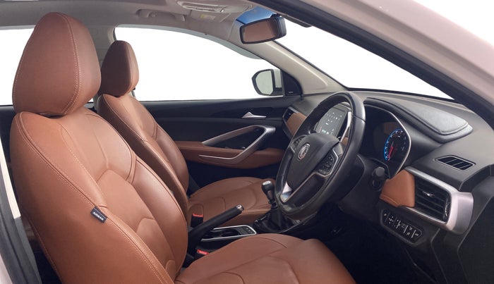 2021 MG HECTOR PLUS SHARP 2.0 DIESEL TURBO MT 6-STR, Diesel, Manual, 33,647 km, Right Side Front Door Cabin