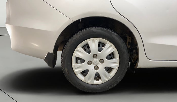 2015 Honda Amaze 1.2L I-VTEC S, Petrol, Manual, 1,07,704 km, Right Rear Wheel