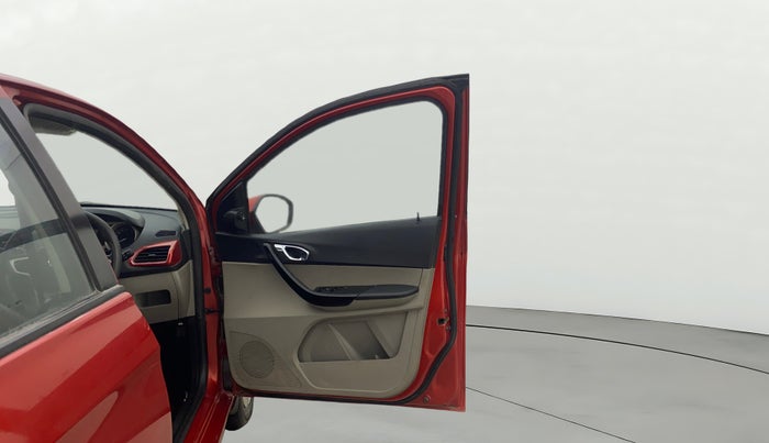 2017 Tata Tiago XZ PETROL, Petrol, Manual, 31,714 km, RHS Front Door