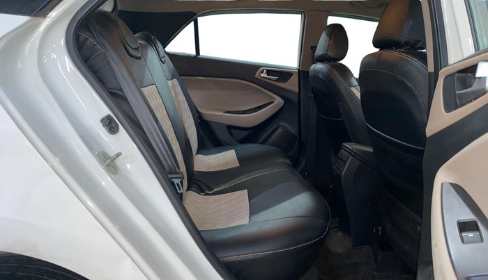 2020 Hyundai Elite i20 SPORTZ PLUS 1.2, Petrol, Manual, 59,857 km, Right Side Rear Door Cabin