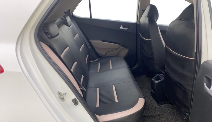 2017 Hyundai Grand i10 SPORTZ 1.2 KAPPA VTVT, Petrol, Manual, 1,36,006 km, Right Side Rear Door Cabin