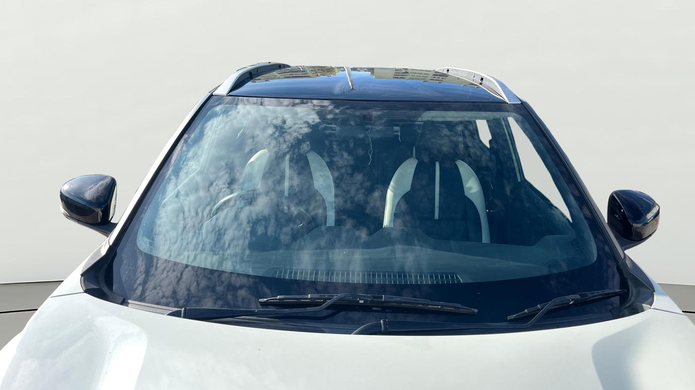 2022 Nissan MAGNITE XV PREMIUM TURBO (O) CVT DUAL TONE, Petrol, Automatic, 28,245 km, Front Windshield