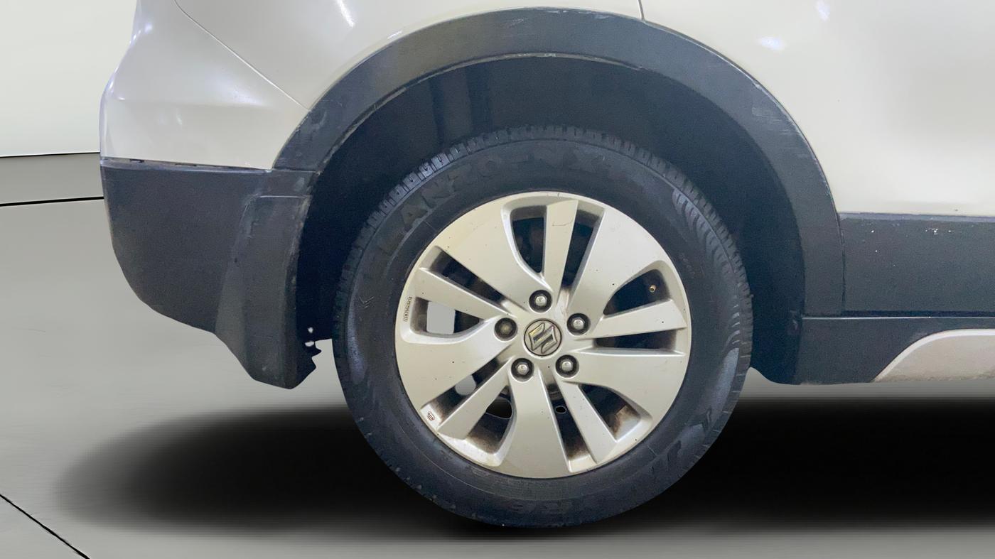 2015 Maruti S Cross ZETA 1.6, Diesel, Manual, 1,23,328 km, Right Rear Wheel