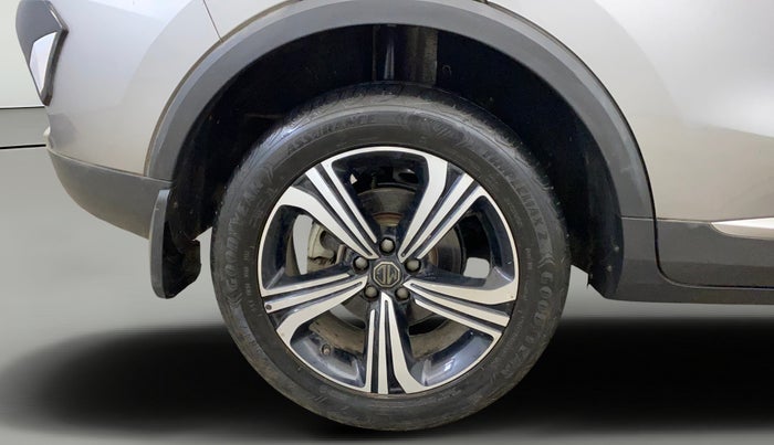2022 MG ASTOR SAVVY 1.5 CVT, Petrol, Automatic, 60,172 km, Right Rear Wheel