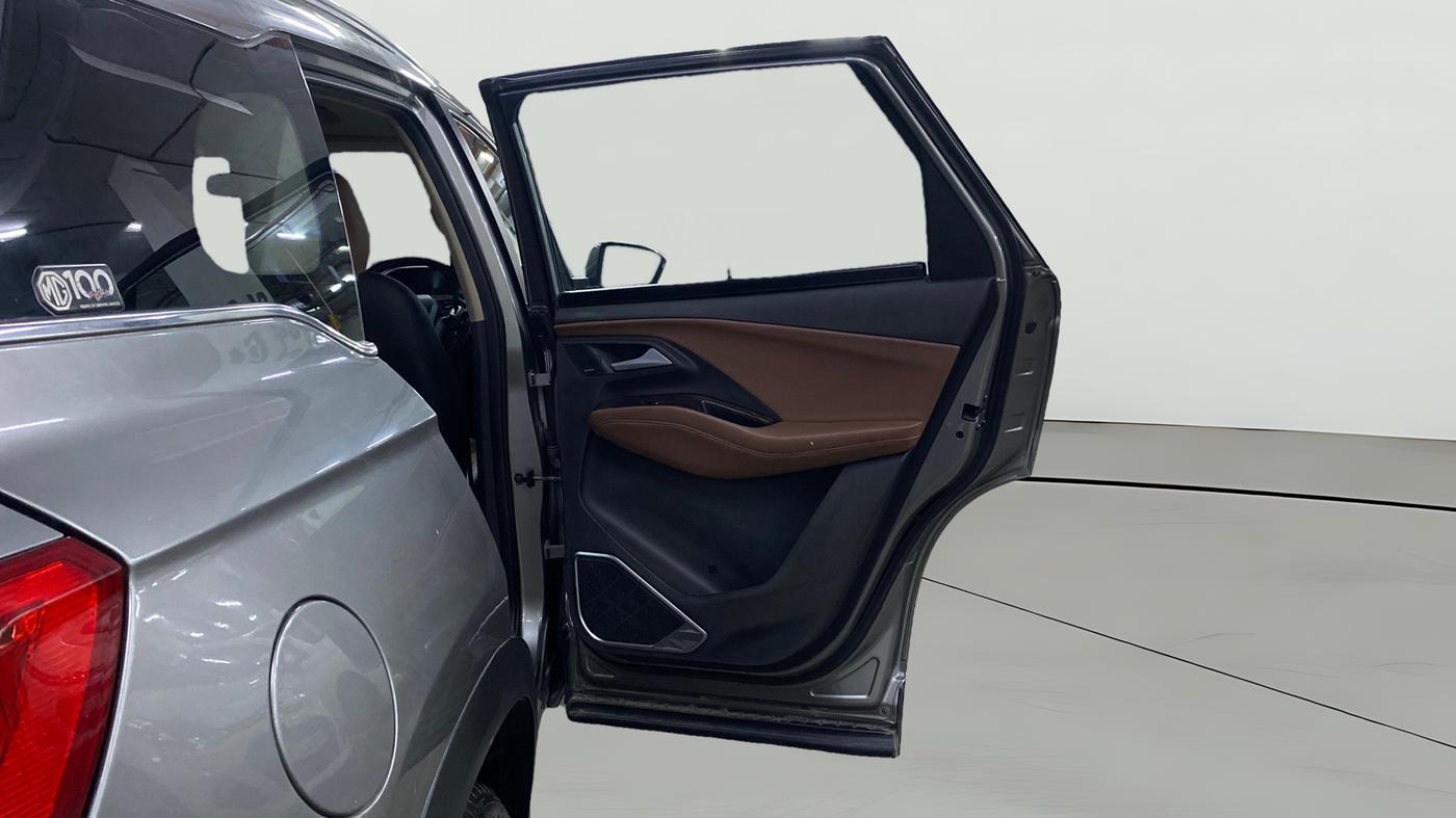 2023 MG HECTOR PLUS SAVVY PRO 1.5 TURBO CVT 7 STR, Petrol, Automatic, 27,208 km, RHS Rear Door
