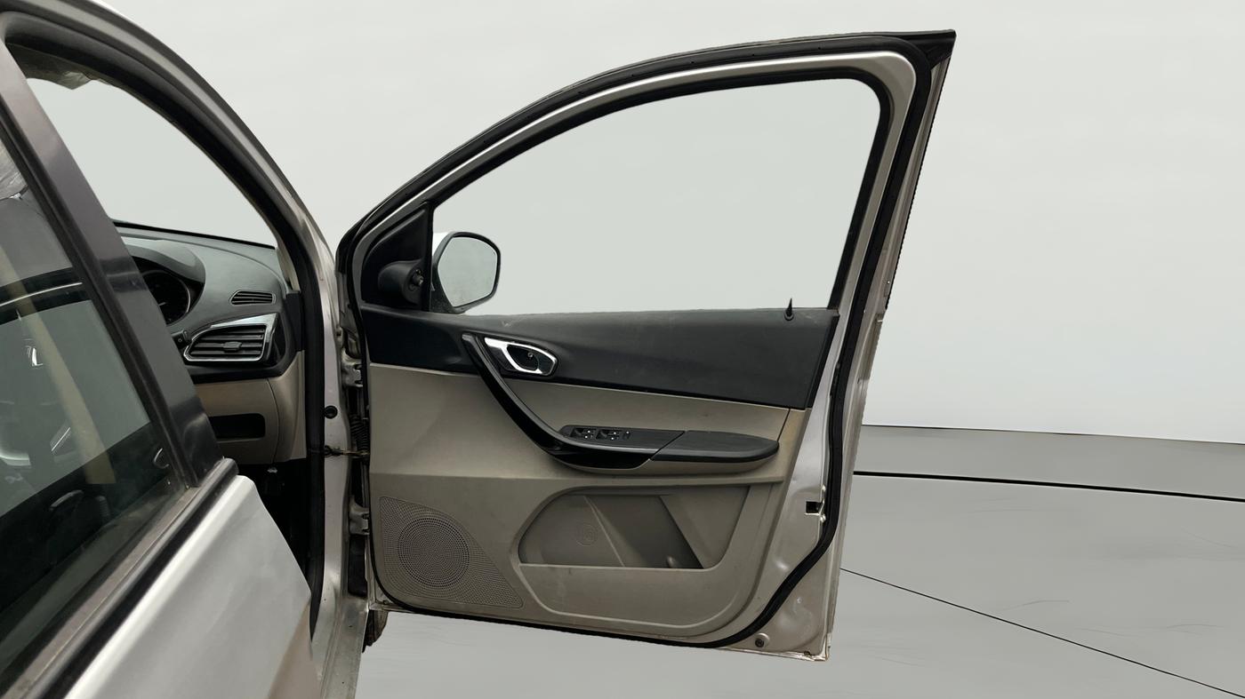 2017 Tata Tiago XZA PETROL, Petrol, Automatic, 73,472 km, RHS Front Door