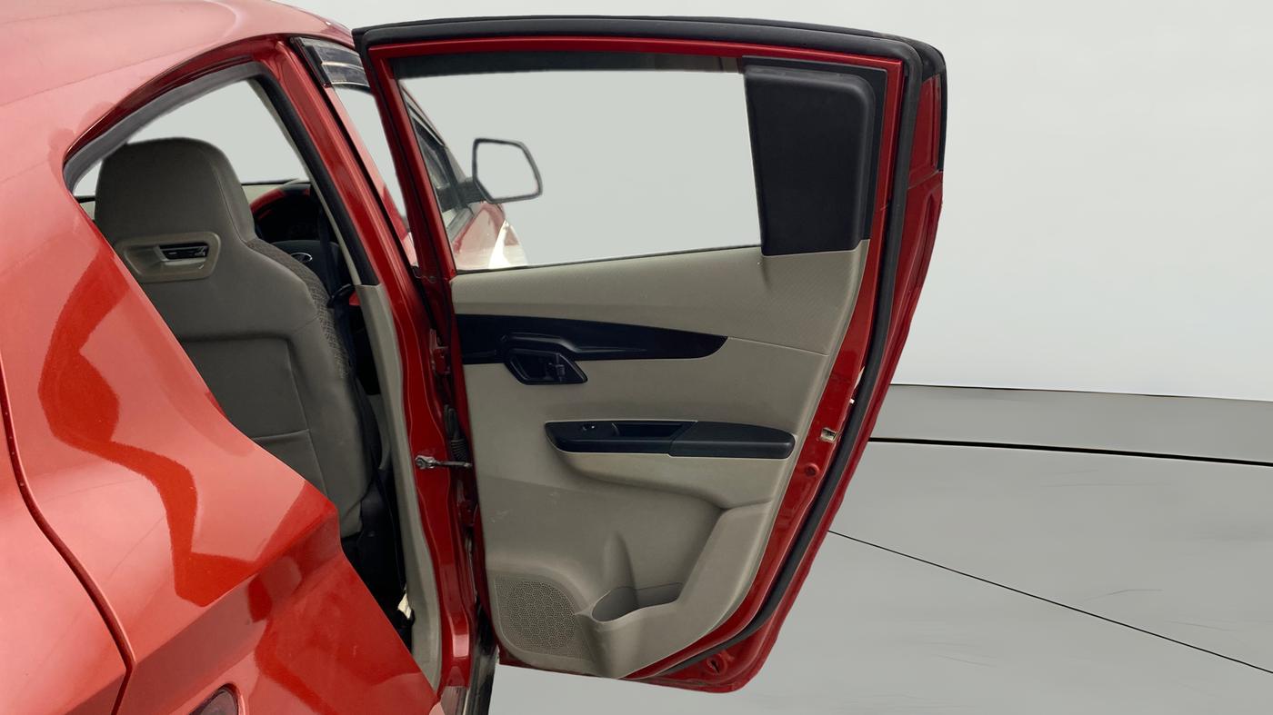2016 Mahindra Kuv100 K4 6 STR, Petrol, Manual, 44,104 km, RHS Rear Door