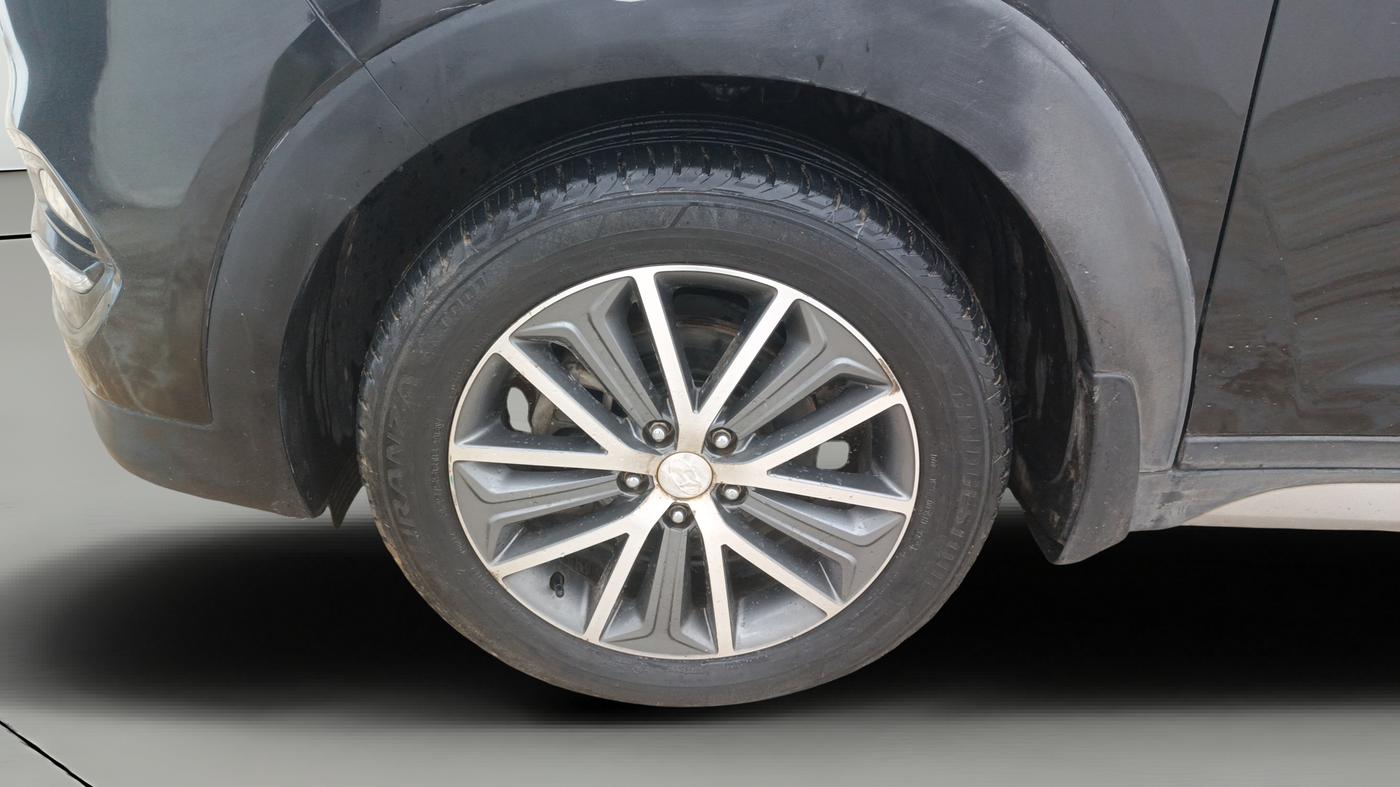 2018 Hyundai Tucson 2WD AT GL DIESEL
, Diesel, Automatic, 1,43,838 km, Left Front Wheel