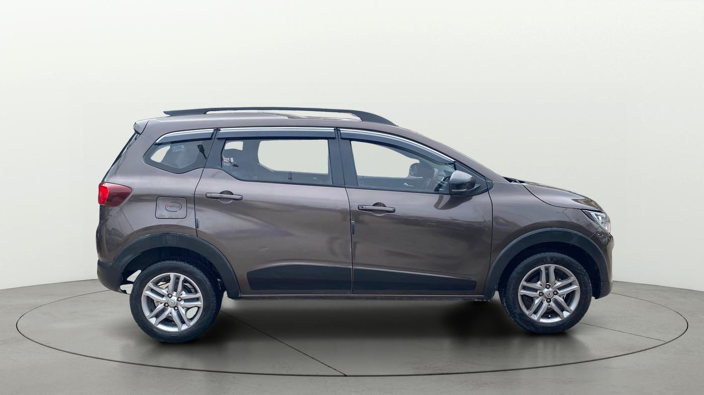 2022 Renault TRIBER RXZ, Petrol, Manual, 43,991 km, Right Side View