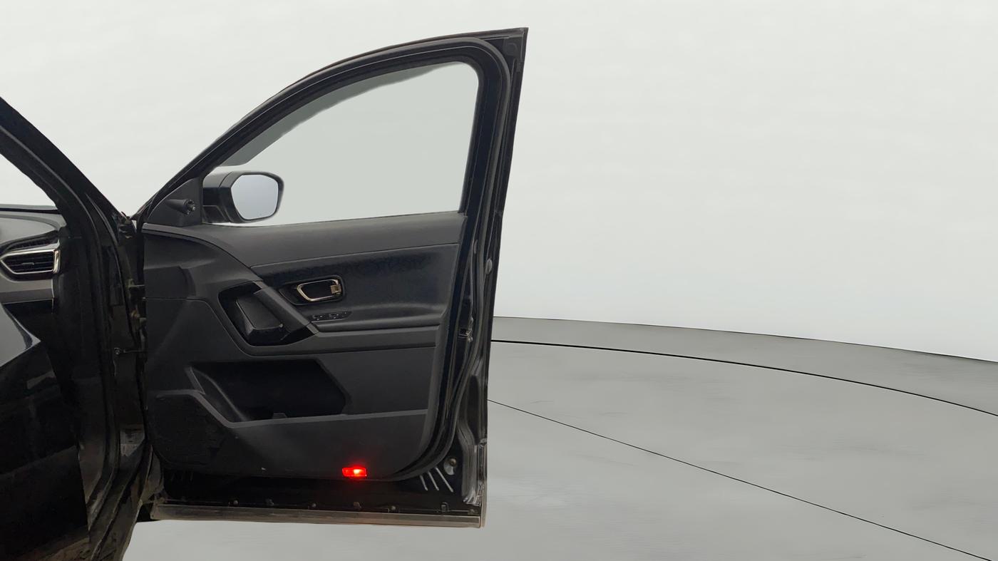 2022 Tata Harrier XZA PLUS 2.0L, Diesel, Automatic, 49,501 km, RHS Front Door
