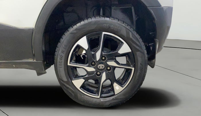 2021 Tata PUNCH CREATIVE AMT 1.2 RTN DUAL TONE, Petrol, Automatic, 31,940 km, Left Rear Wheel