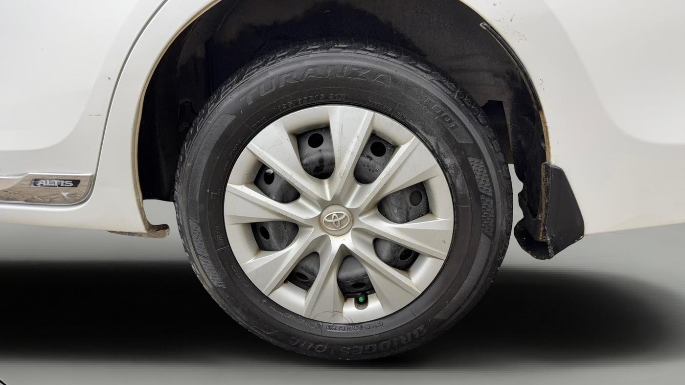 2014 Toyota Corolla Altis JS PETROL, CNG, Manual, 84,018 km, Left Rear Wheel
