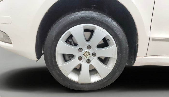 2013 Skoda Superb ELEGANCE 2.0 TDI CR AT, Diesel, Automatic, 68,183 km, Left Front Wheel