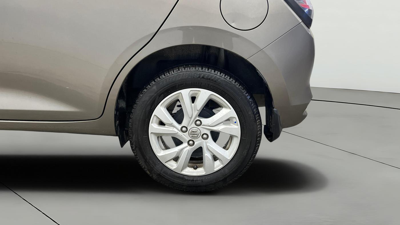 2025 Maruti Swift ZXi AMT, Petrol, Automatic, 11,156 km, Left Rear Wheel
