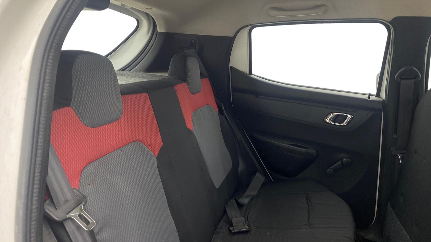 2018 Renault Kwid RXT 1.0 (O), Petrol, Manual, 58,564 km, Right Side Rear Door Cabin