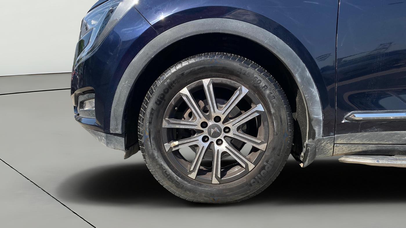 2021 Mahindra XUV700 AX 7 P AT 7 STR, Petrol, Automatic, 21,291 km, Left Front Wheel