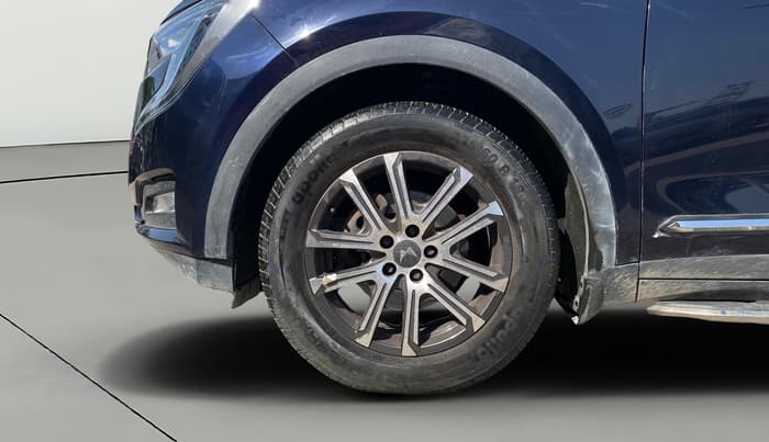 2021 Mahindra XUV700 AX 7 P AT 7 STR, Petrol, Automatic, 21,291 km, Left Front Wheel