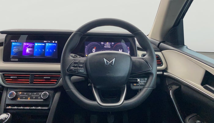 2022 Mahindra XUV700 AX 5 P MT 7 STR, Petrol, Manual, 32,954 km, Steering Wheel Close Up