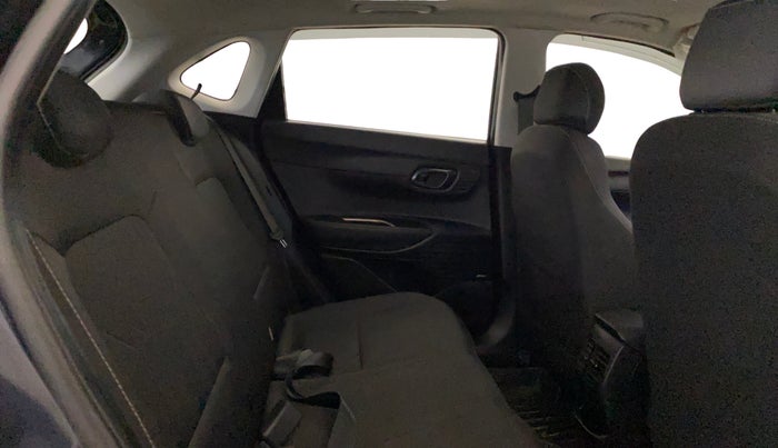 2022 Hyundai NEW I20 ASTA 1.2 MT, Petrol, Manual, 29,690 km, Right Side Rear Door Cabin