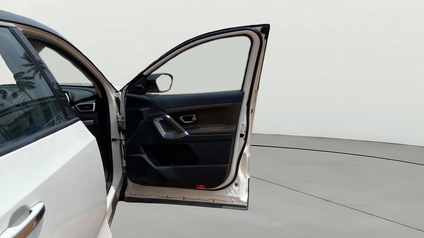 2020 Tata Harrier XZA 2.0L, Diesel, Automatic, 1,34,949 km, RHS Front Door