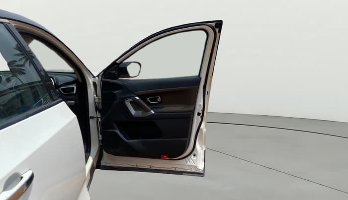 2020 Tata Harrier XZA 2.0L, Diesel, Automatic, 1,34,949 km, RHS Front Door