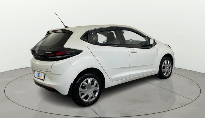 2024 Tata ALTROZ XM PLUS CNG, CNG, Manual, 10,647 km, Right Back Diagonal