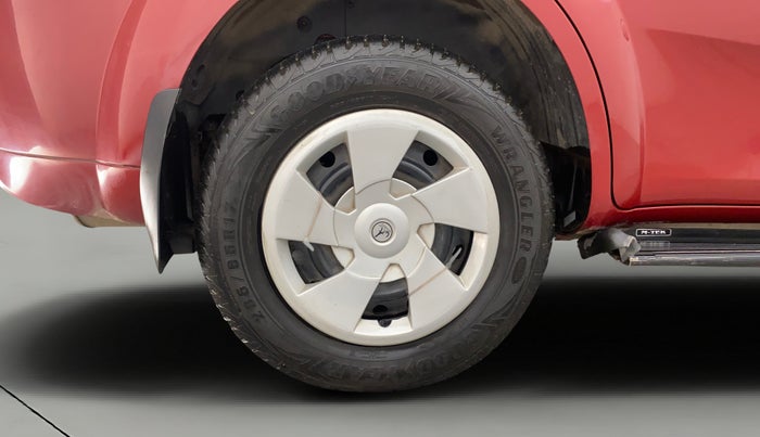 2016 Mahindra XUV500 W4, Diesel, Manual, 1,02,852 km, Right Rear Wheel