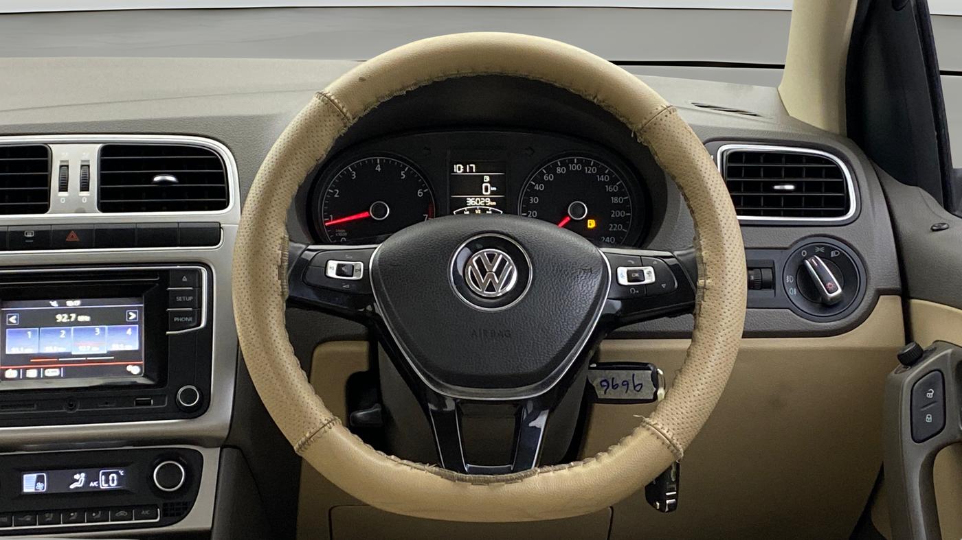 2016 Volkswagen Vento HIGHLINE 1.6 MPI, Petrol, Manual, 36,025 km, Steering Wheel Close Up