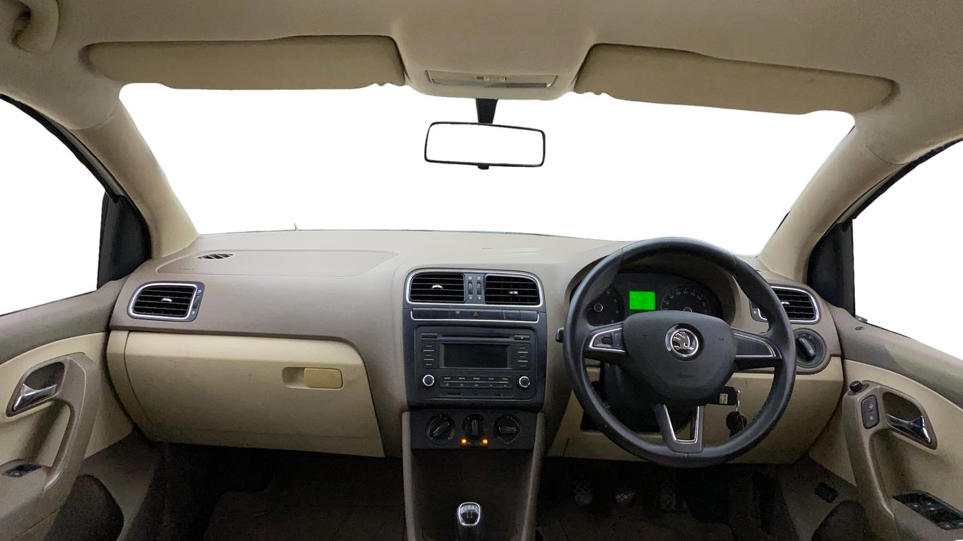 2014 Skoda Rapid AMBITION 1.6 MPI MT PLUS, Petrol, Manual, 76,277 km, Dashboard