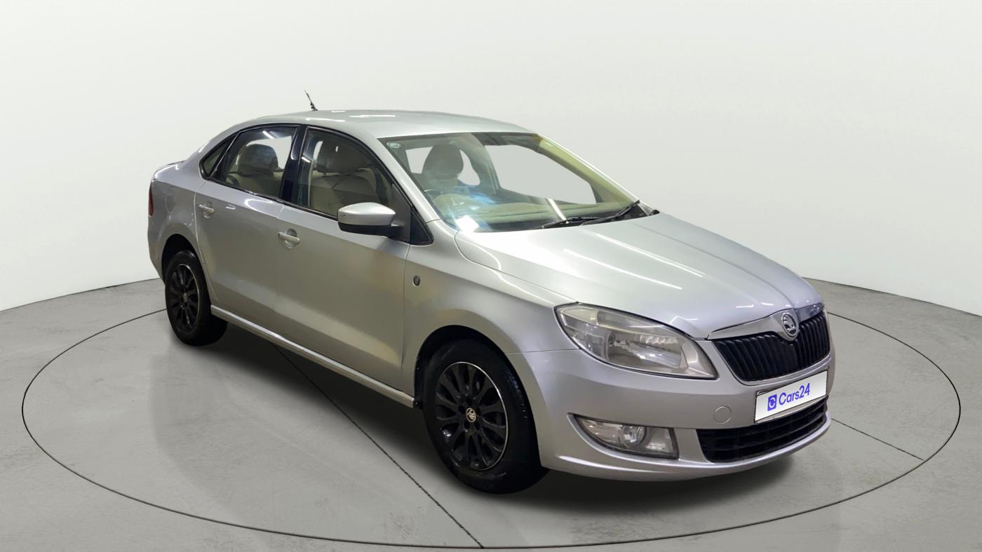 2015 Skoda Rapid 1.5 TDI CR AMBITION PLUS, Diesel, Manual, 1,28,008 km, Right Front Diagonal