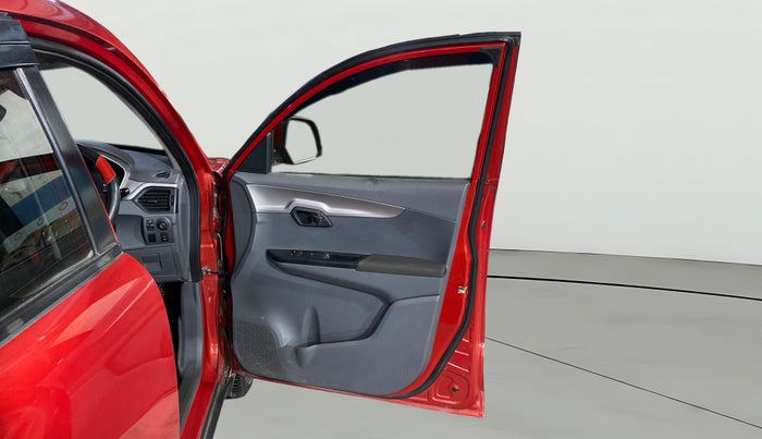 2017 Mahindra KUV 100 NXT K6+ P 6 STR, Petrol, Manual, 22,679 km, RHS Front Door