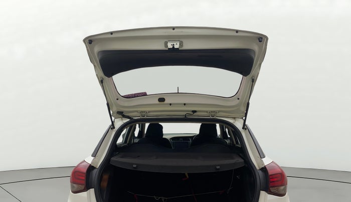 2018 Hyundai Elite i20 ASTA 1.2 (O), Petrol, Manual, 1,22,443 km, Boot Door Open