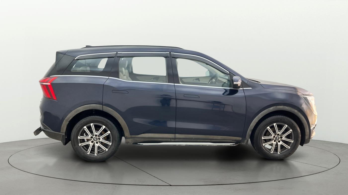 2022 Mahindra XUV700 AX 7 P AT 7 STR, Petrol, Automatic, 78,980 km, Right Side View