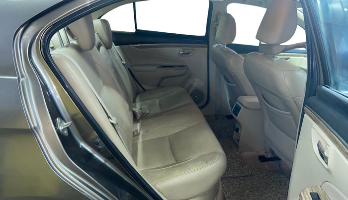 2018 Maruti Ciaz ALPHA  AT 1.5 SHVS PETROL, Petrol, Automatic, 91,756 km, Right Side Rear Door Cabin