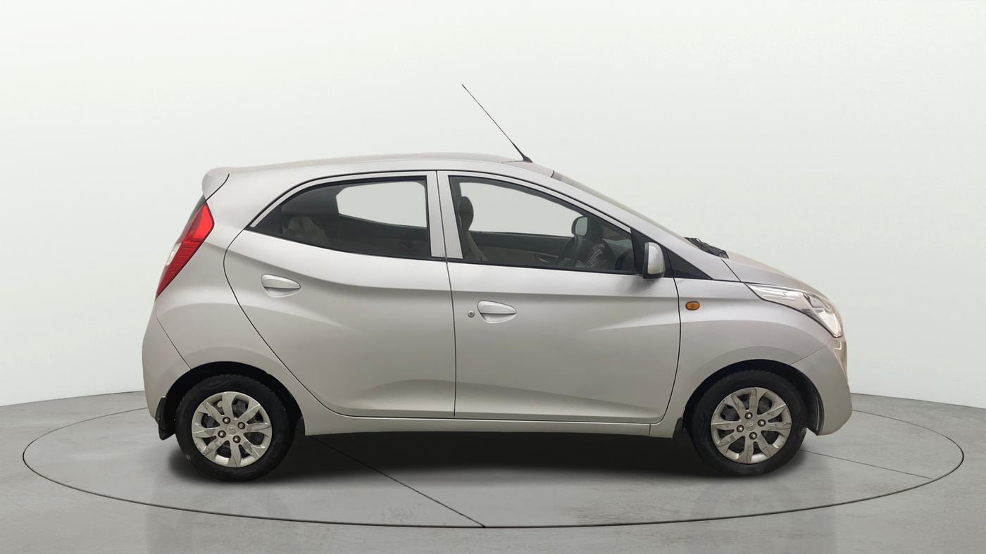 2017 Hyundai Eon SPORTZ, Petrol, Manual, 45,762 km, Right Side View
